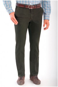 Elastische katoenen chino broek van Plusman.